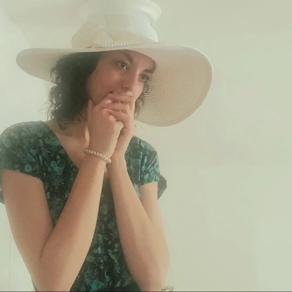 Meet the Posher, Moxy